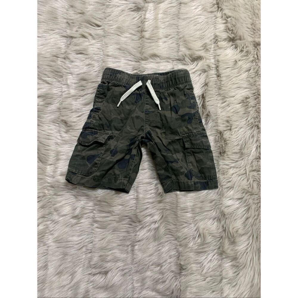 OldโNavy Boys Hot Cargo Camo Shorts Small (6-7)